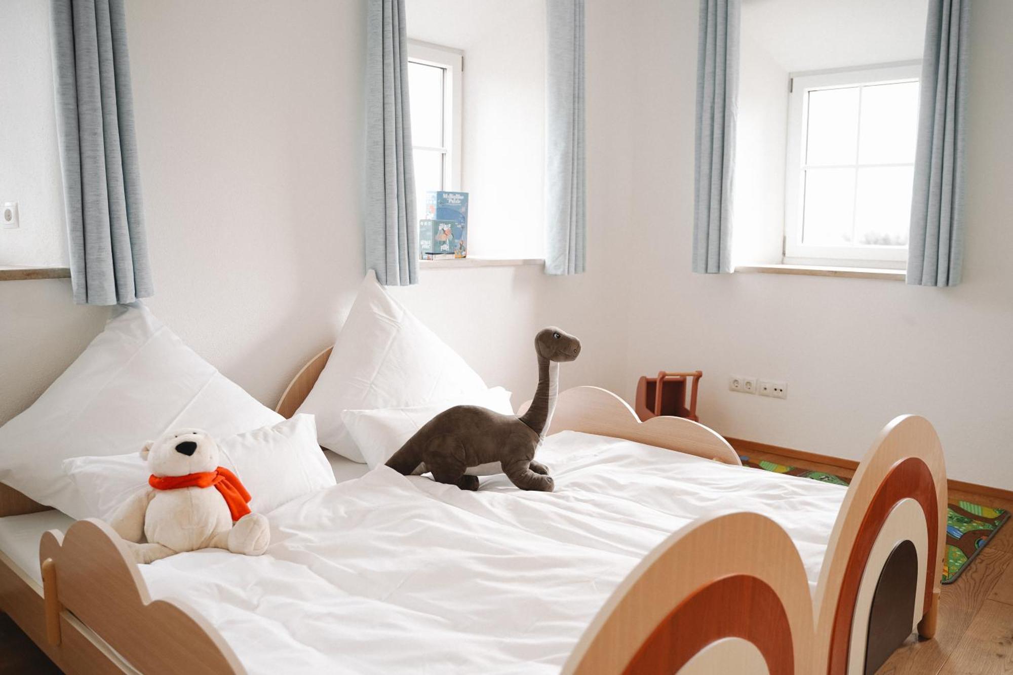 Black Horse Family Apartment - Barrierearm - Pfotenglueck - Familienzeit By Loewenherz Homes Stephanskirchen Exteriör bild