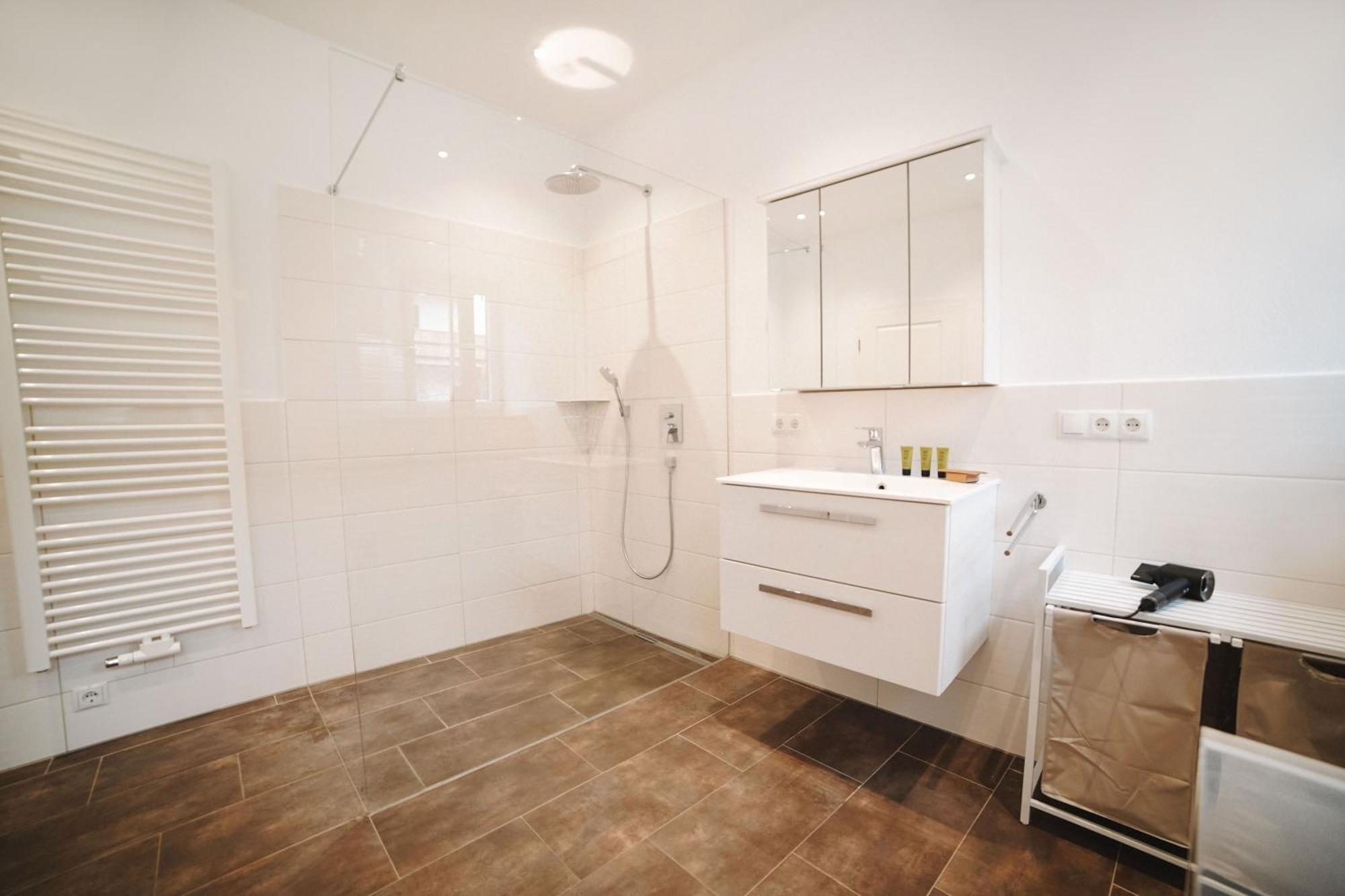 Black Horse Family Apartment - Barrierearm - Pfotenglueck - Familienzeit By Loewenherz Homes Stephanskirchen Exteriör bild