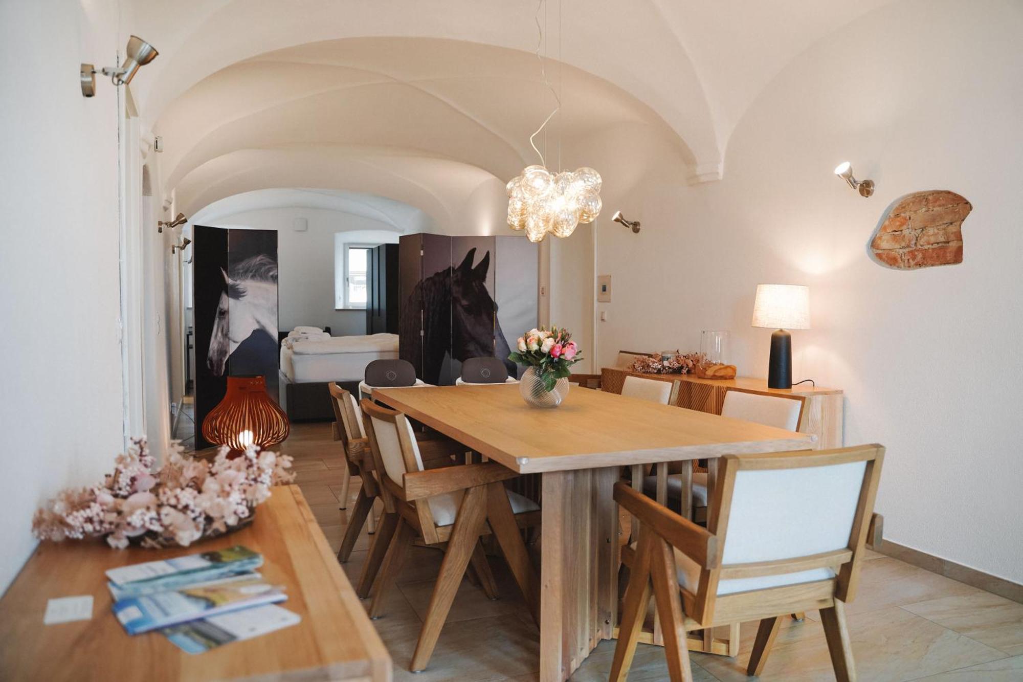 Black Horse Family Apartment - Barrierearm - Pfotenglueck - Familienzeit By Loewenherz Homes Stephanskirchen Exteriör bild
