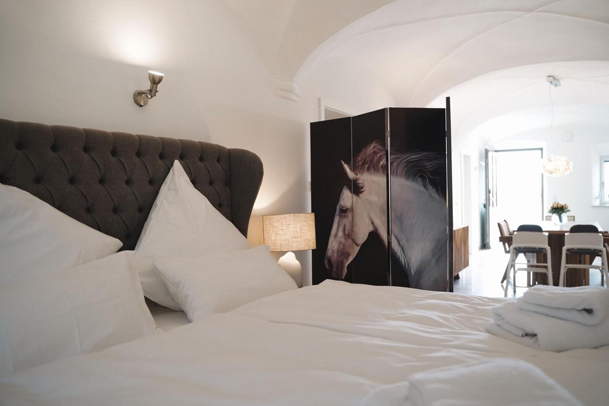 Black Horse Family Apartment - Barrierearm - Pfotenglueck - Familienzeit By Loewenherz Homes Stephanskirchen Exteriör bild